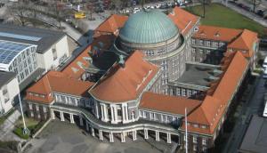 Studieren in Deutschland - Das musst du wissen! EasyDeutsch Universitätsbibliothek in Hamburg